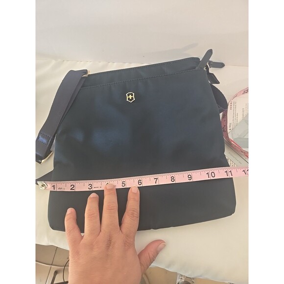 Victorinox Victoria 2.0 Slim Shoulder Bag  dark blue - Picture 12 of 15